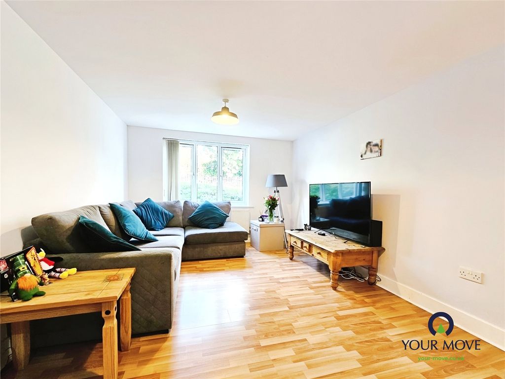 Property photo 2 of 8 Lounge/Dining Area