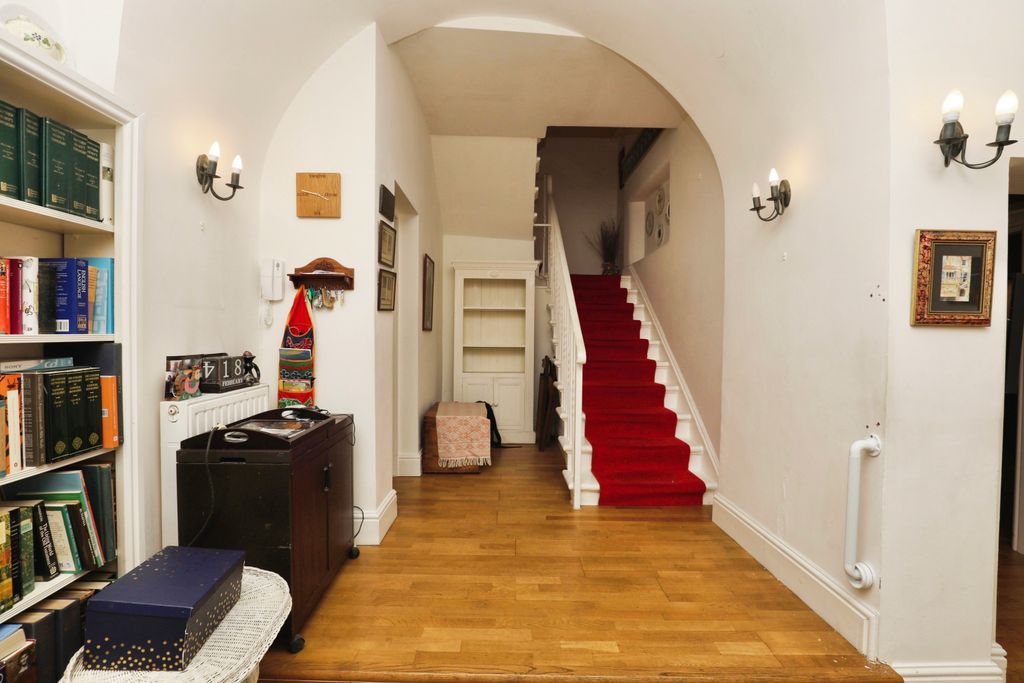 Property photo 3 of 14