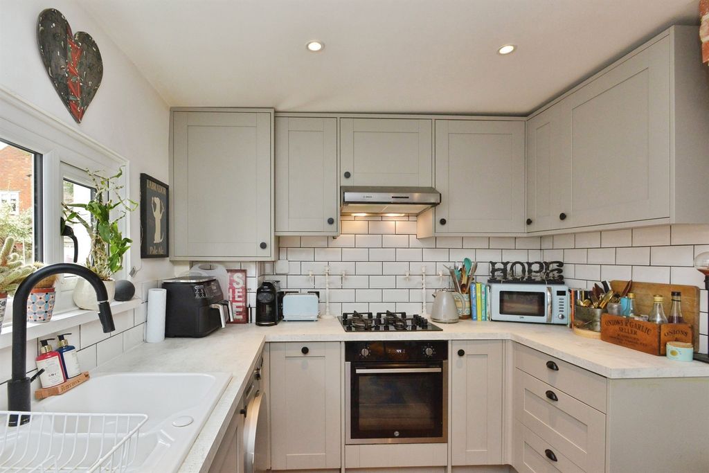 Property photo 2 of 20