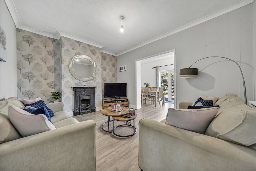 Property photo 2 of 25