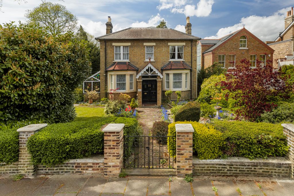 Property photo 2 of 11