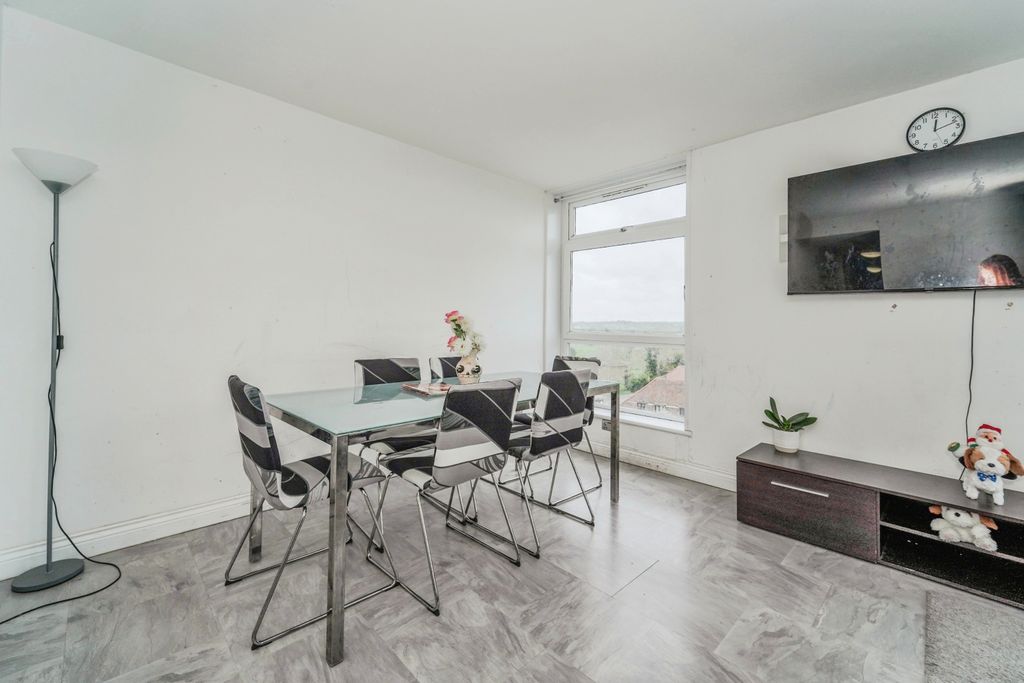 Property photo 3 of 8 Dining Area