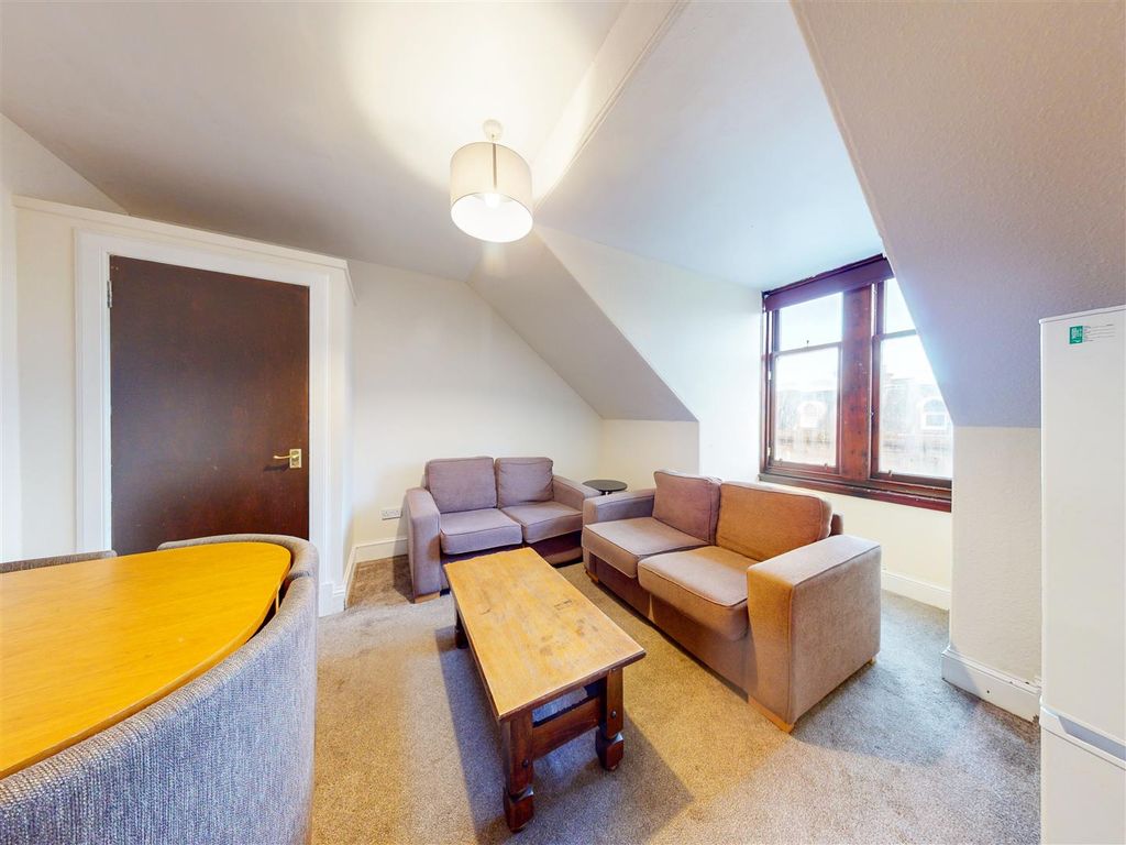 Property photo 3 of 13 4L, 94 Commercial Street Dundee - LG-3.Jpg