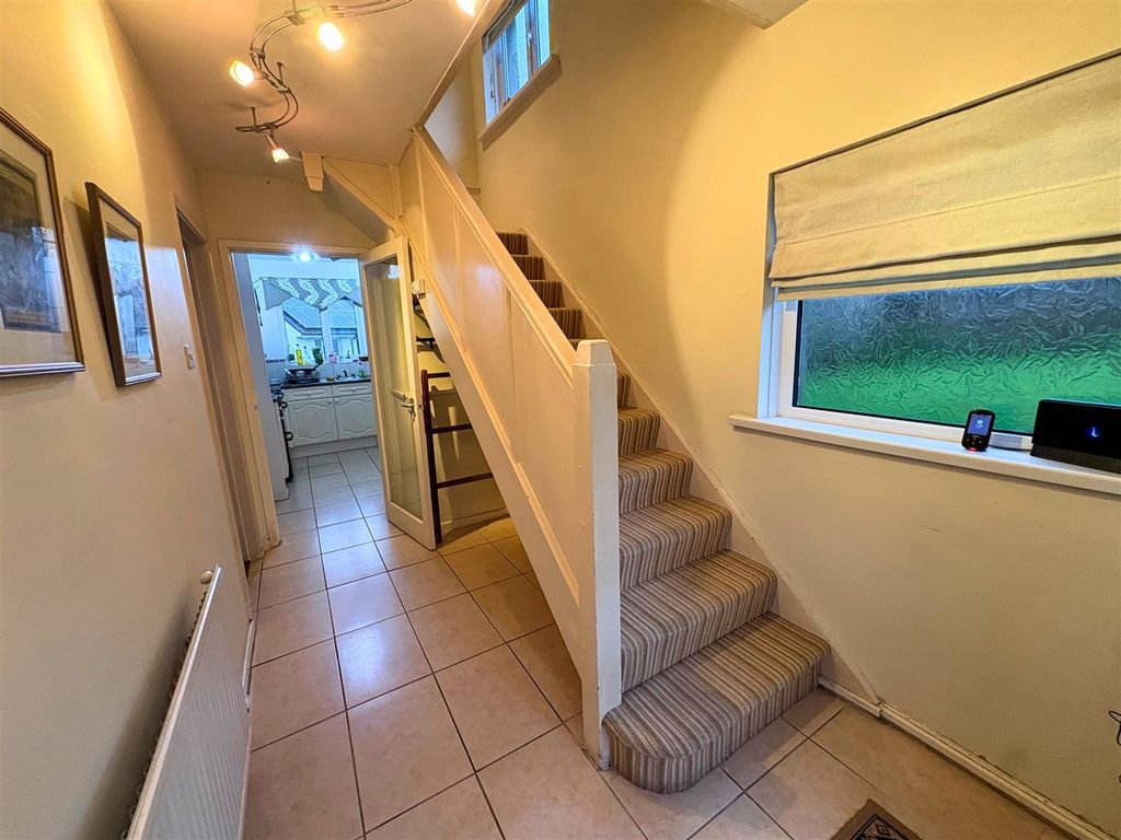 Property photo 2 of 34 Hallway A (Edit).Jpg