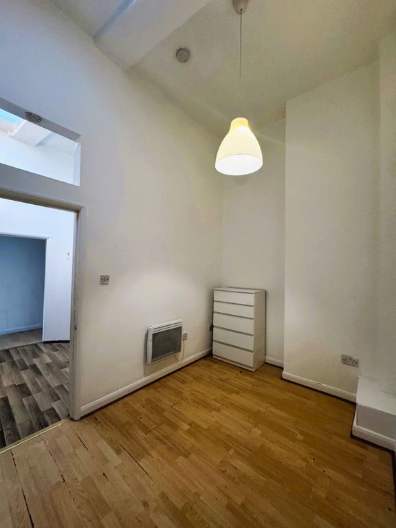 Property photo 3 of 8 Gallery