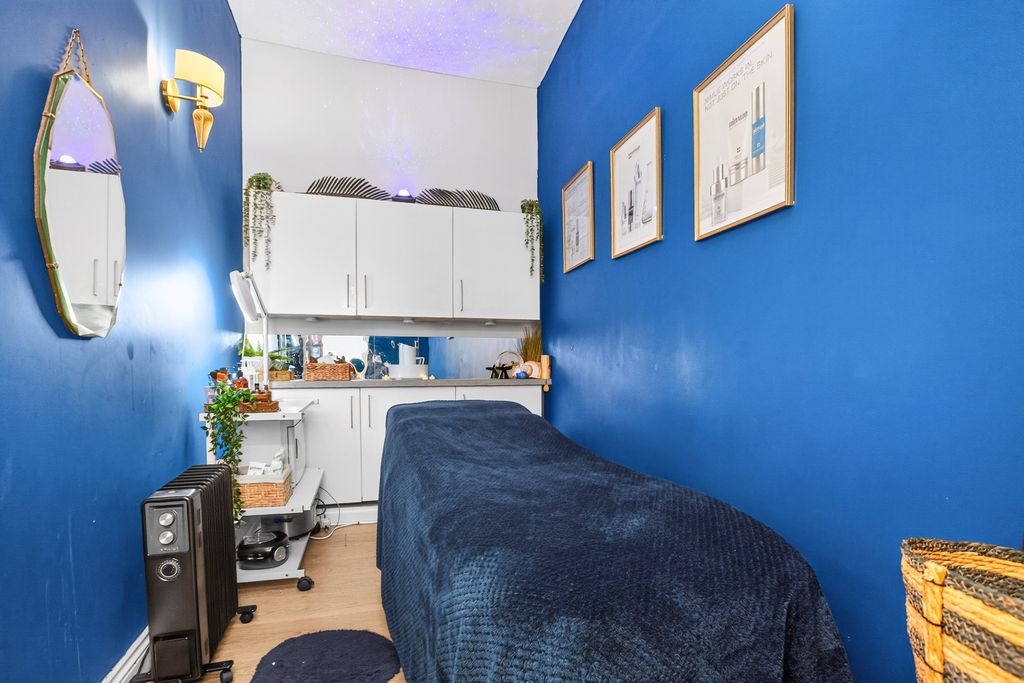 Property photo 3 of 25