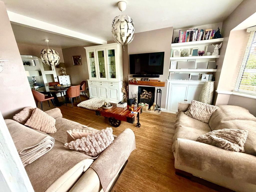 Property photo 3 of 10 Lounge