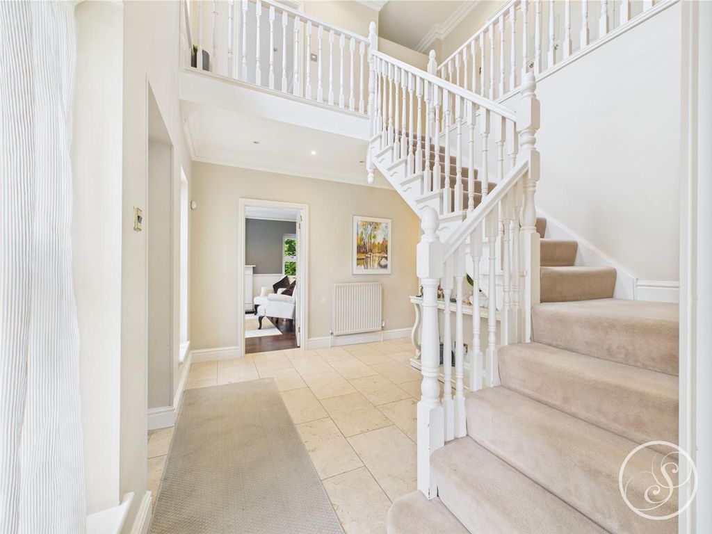 Property photo 2 of 29 Hallway