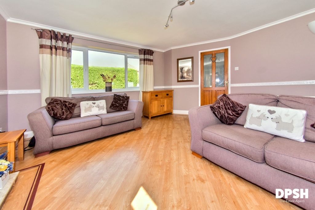 Property photo 2 of 32