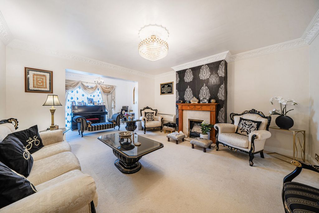 Property photo 2 of 21 1382009-14-691B3E...