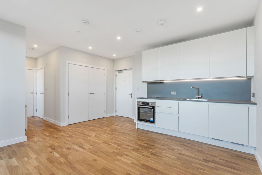 Property photo 3 of 10 Kitchen (Example)