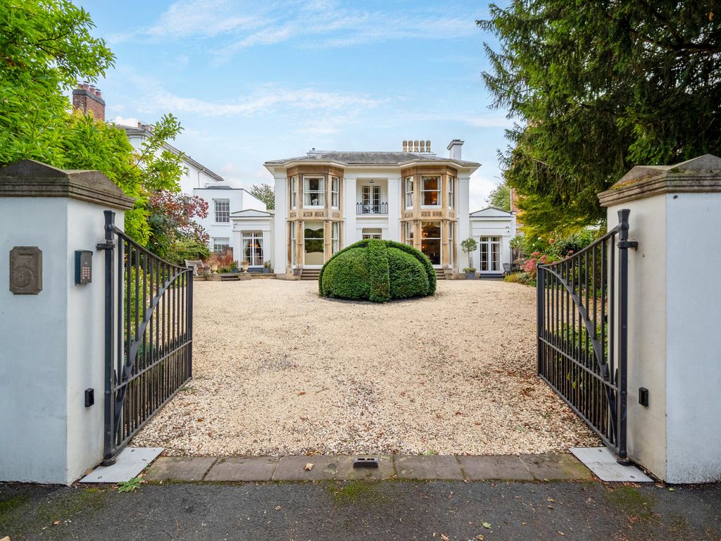 Property photo 1 of 35