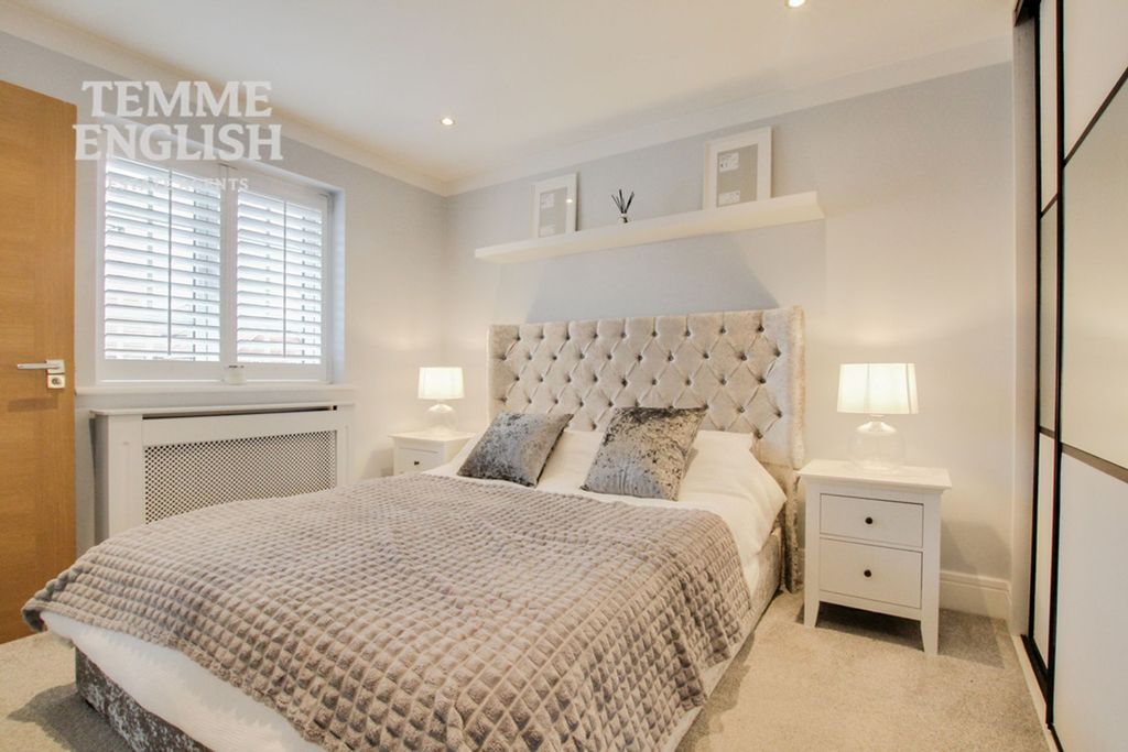 Property photo 3 of 27