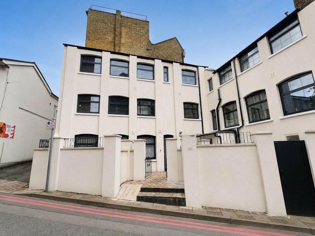 Property photo 1 of 5