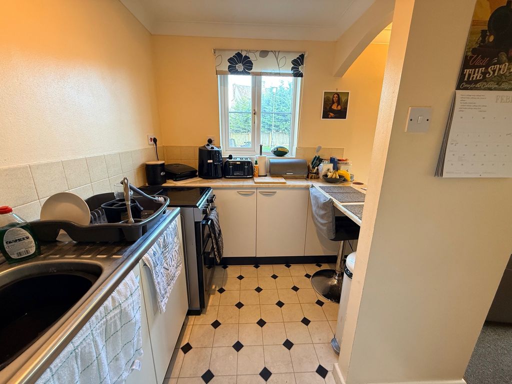 Property photo 2 of 9 Kitchen 2