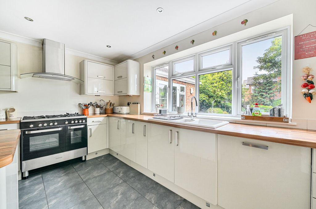 Property photo 3 of 19 1295029-35-682E13...