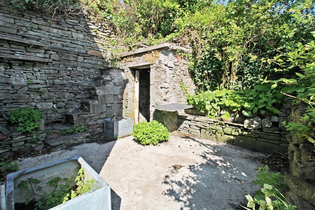 Property photo 2 of 26 Rear Courtyard
