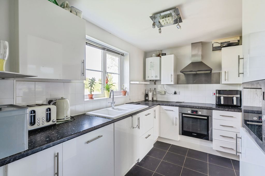 Property photo 3 of 20 Kitchen Diner