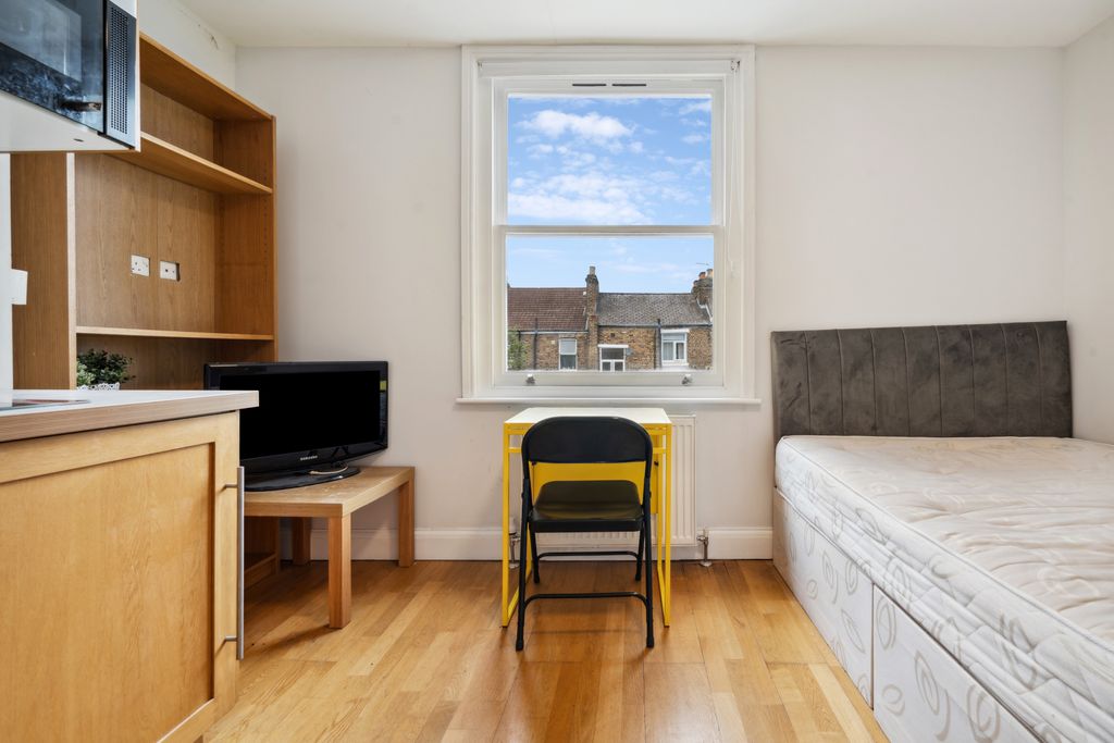 Property photo 1 of 8