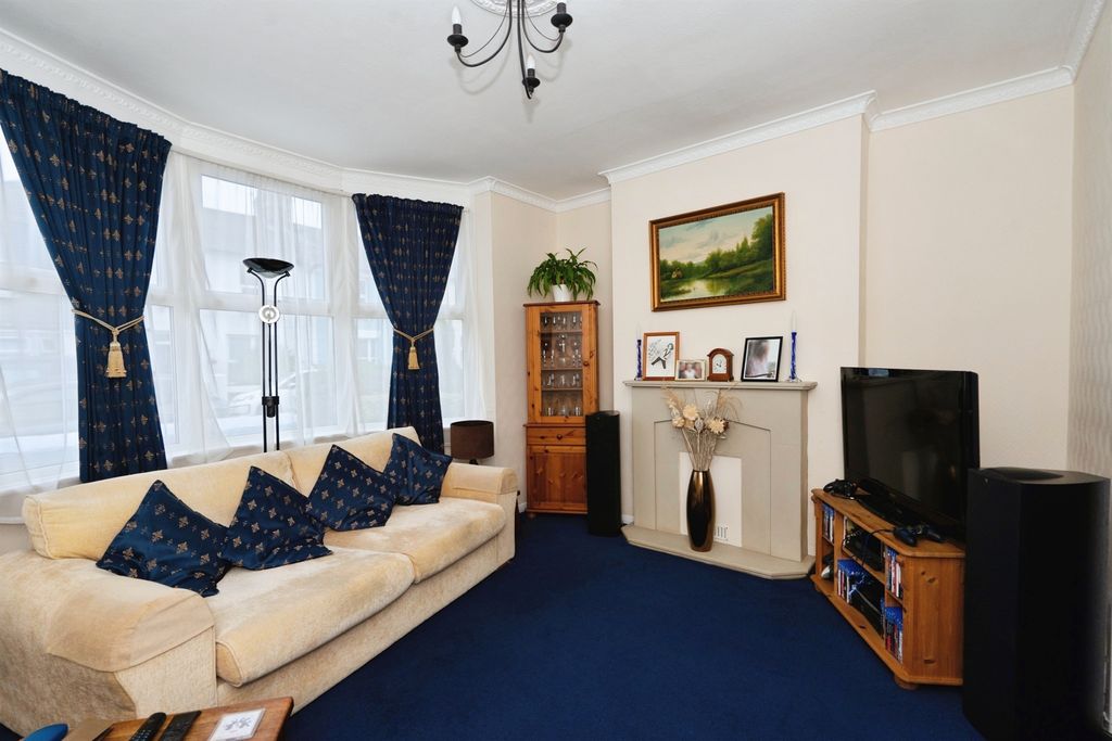 Property photo 2 of 12
