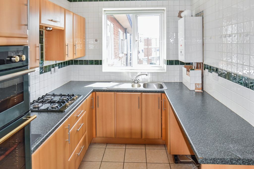Property photo 3 of 7 Sunbury Road- Kitchen