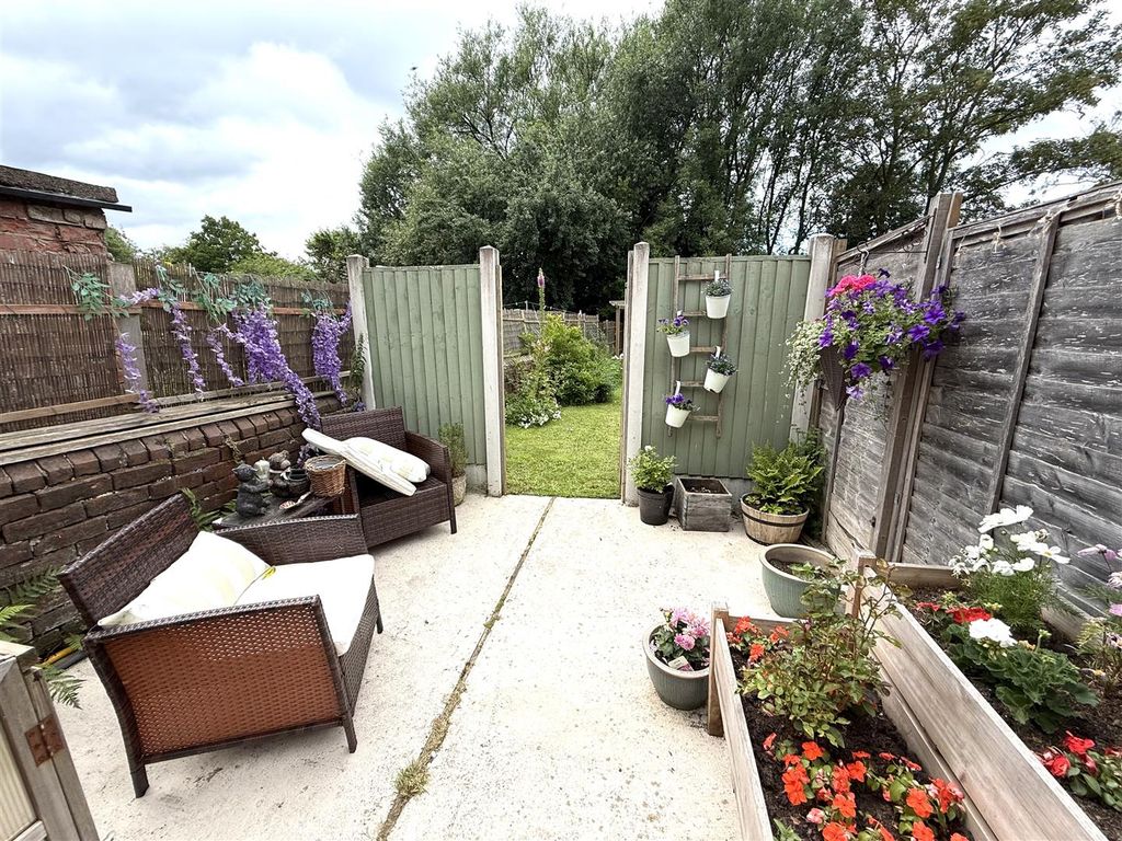 Property photo 2 of 16 Derby Road 15.Jpg