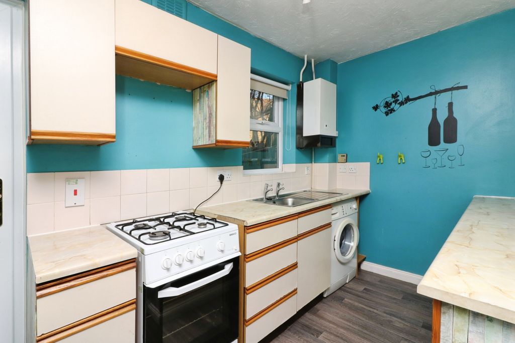 Property photo 2 of 8