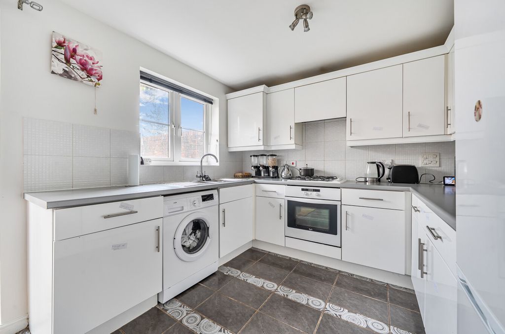 Property photo 2 of 12 1409325-24-698617...