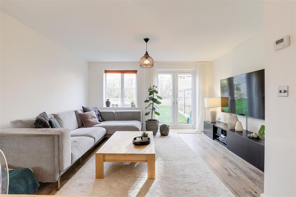 Property photo 2 of 20 12097.Jpg