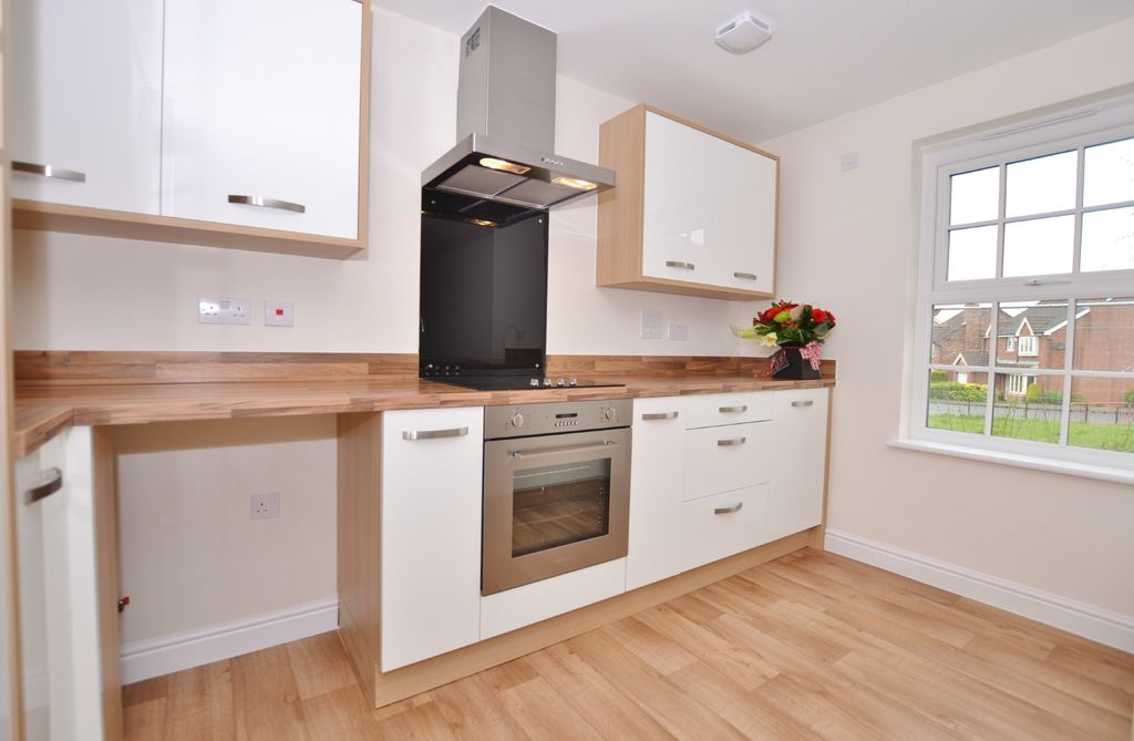 Property photo 3 of 9 Photo 03