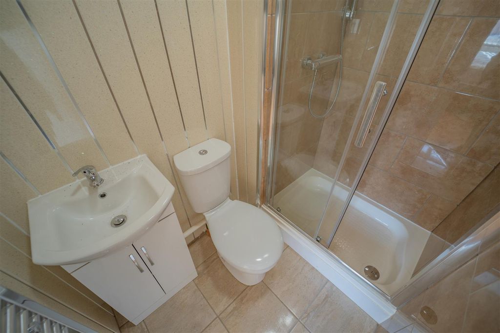 Property photo 3 of 13 Bathroom