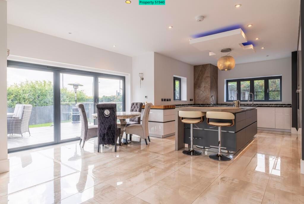 Property photo 3 of 44