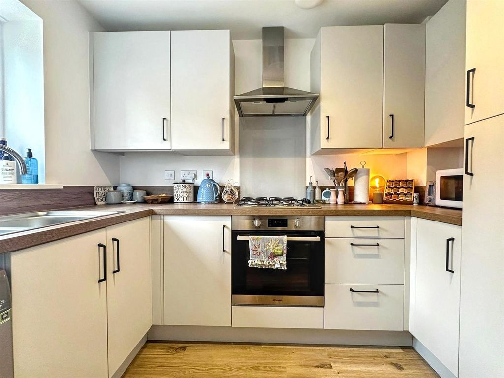 Property photo 2 of 24 Kitchen