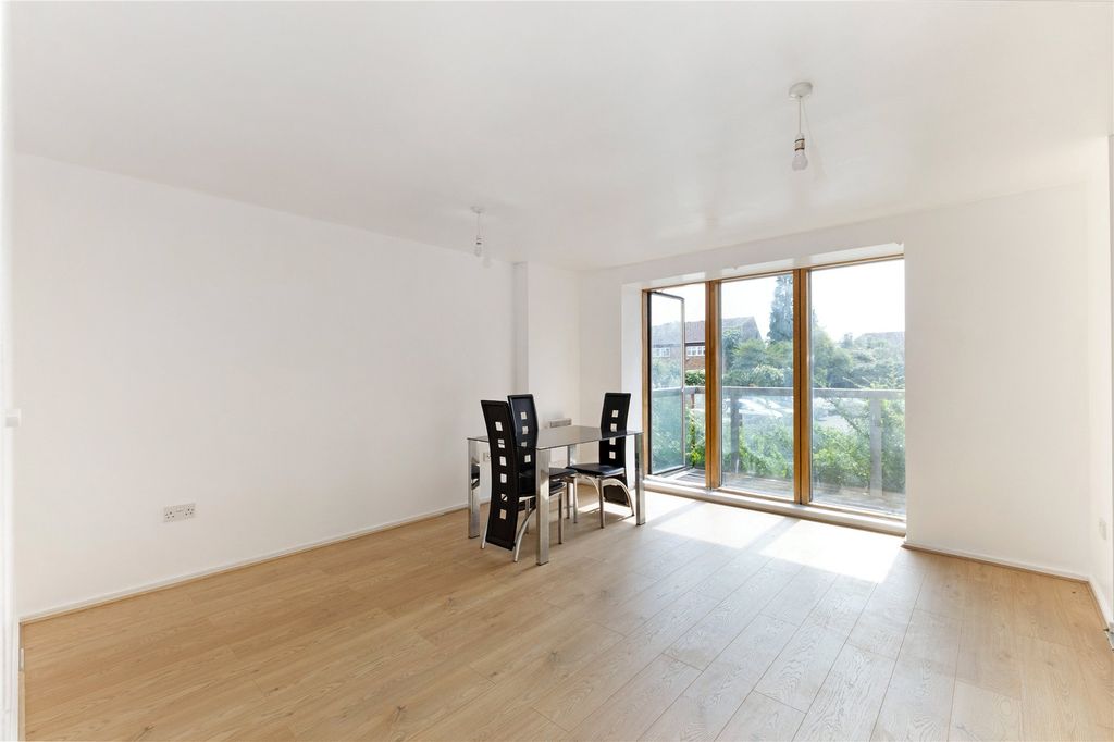 Property photo 3 of 16 Picture No. 23