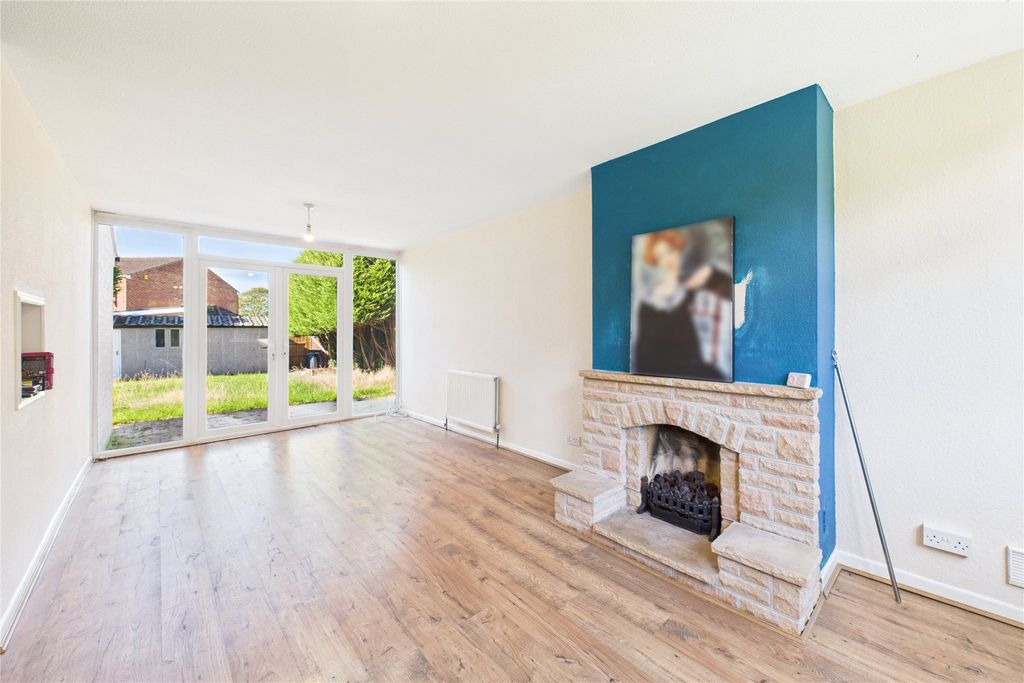 Property photo 2 of 9 Picture No. 19