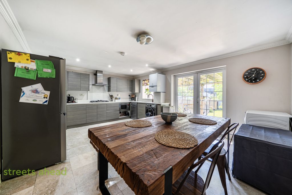 Property photo 2 of 19 49F4811F-4c4c-499...