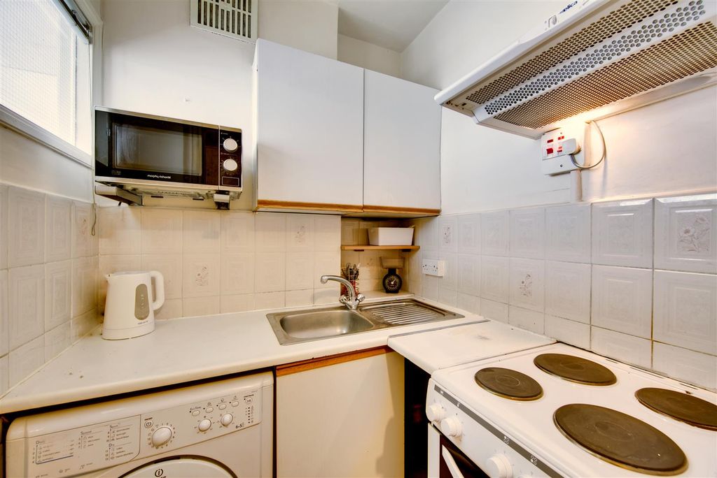 Property photo 3 of 9 Vandon Court - Kitchen