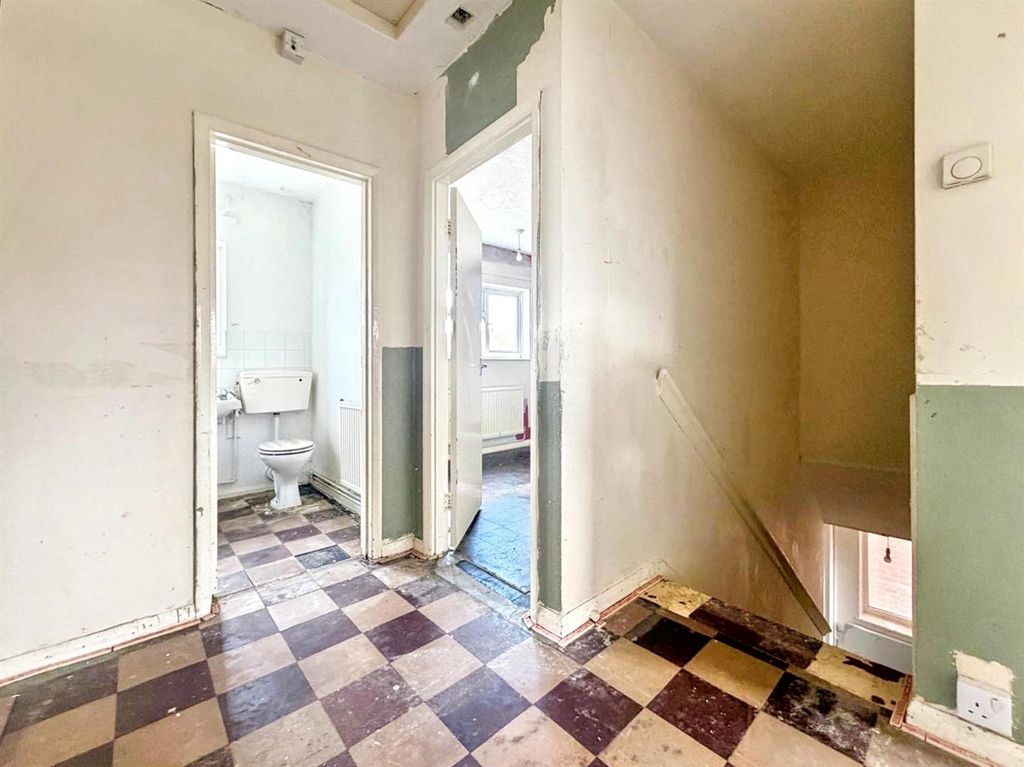 Property photo 2 of 6
