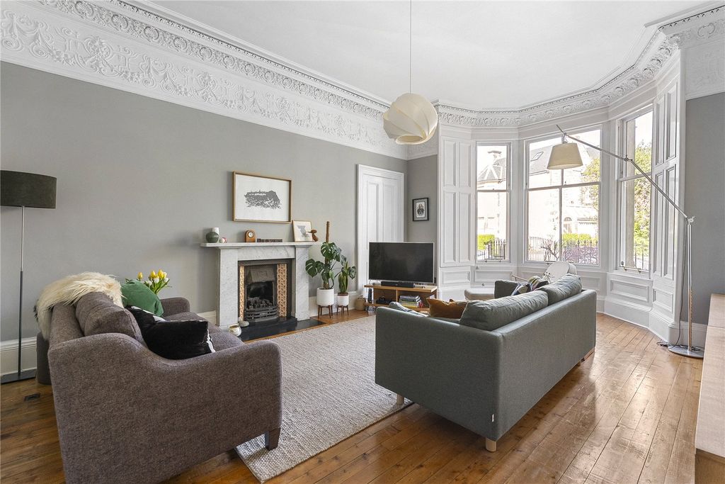 Property photo 2 of 35 Living Room