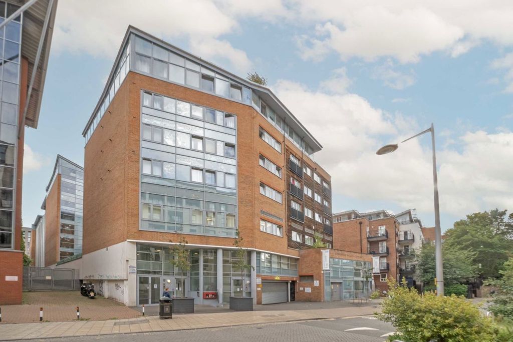 Property photo 1 of 9