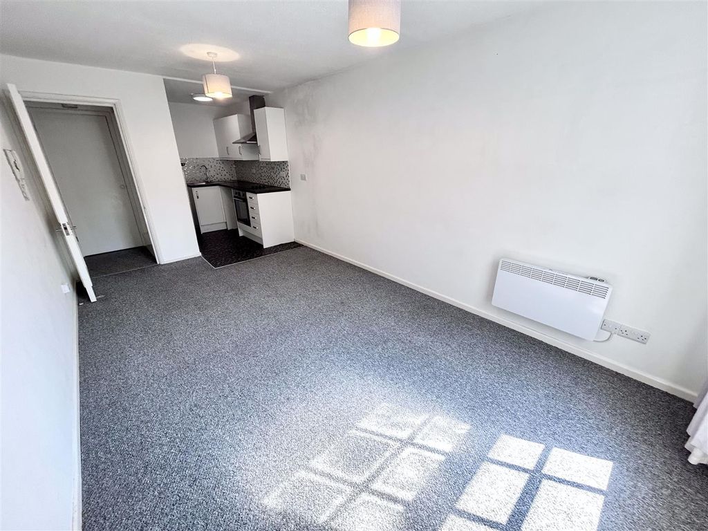 Property photo 2 of 6