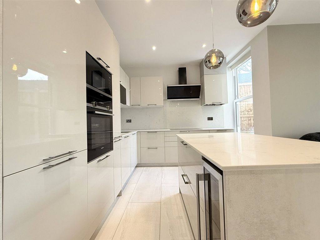 Property photo 2 of 17 Picture No. 14