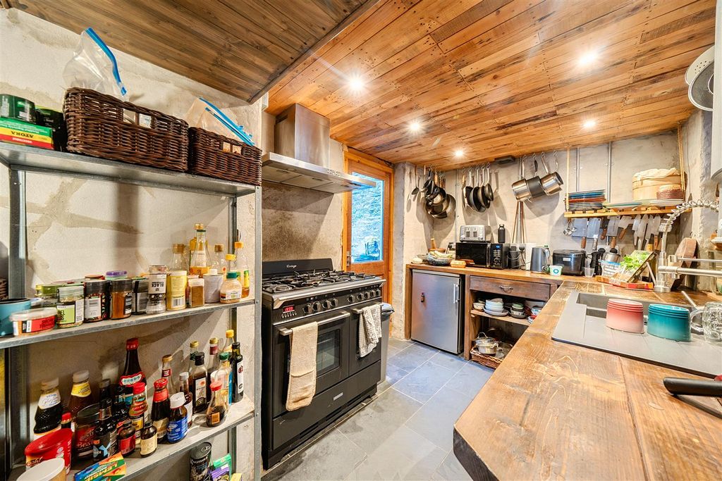 Property photo 3 of 15 1448579-2-69E7F346B0E41.Jpg