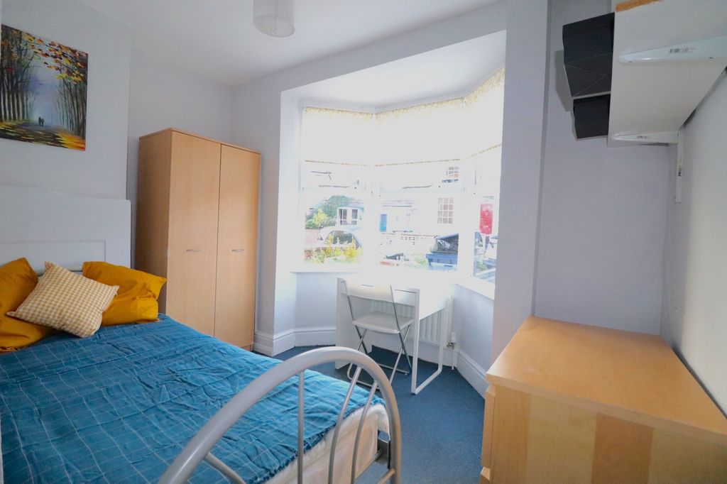 Property photo 3 of 6 2