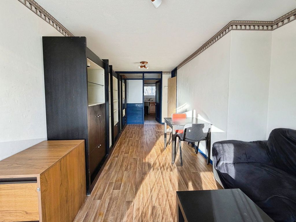 Property photo 3 of 7