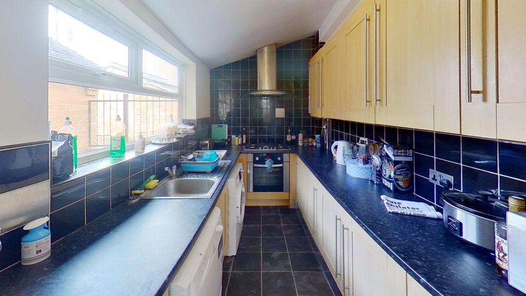 Property photo 2 of 10 Broomfield-Terrace-Kitchen