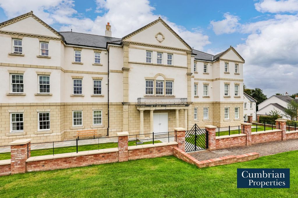 Property photo 1 of 20 Front Of The Apartment Building