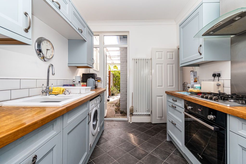 Property photo 3 of 14 Kitchen