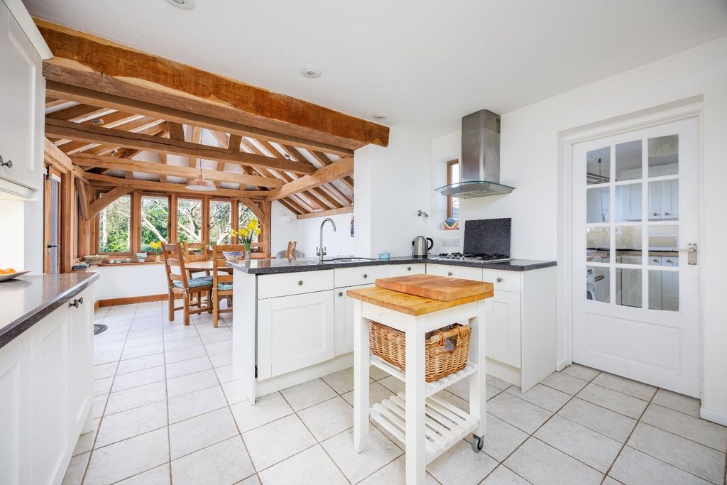 Property photo 2 of 26 Whispers_Warren_Road_Crowborough_Tn61Tt_Rootsprope