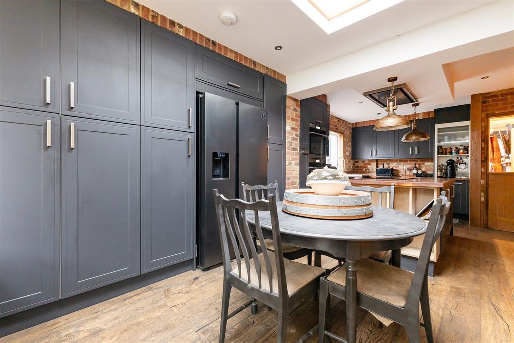 Property photo 3 of 25 Untitled-164.Jpg